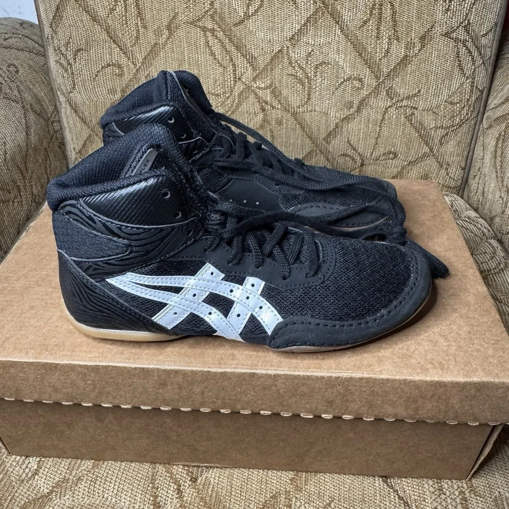 Asics Matflex 7 Youth Boys Kids Wrestling Shoes, 1084A011-001 Black NEW Size 4.5